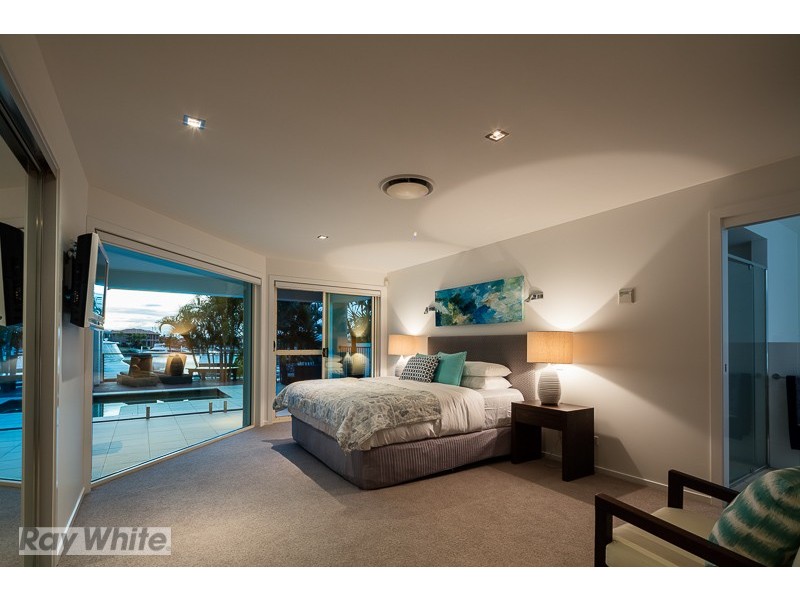 20 Little Shore Street, Raby Bay QLD 4163