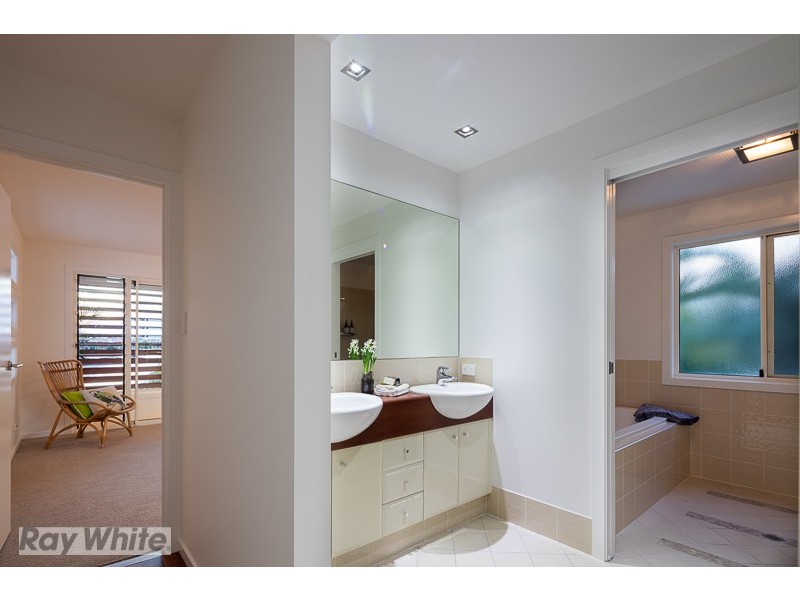 20 Little Shore Street, Raby Bay QLD 4163