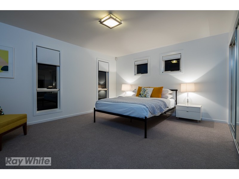 20 Little Shore Street, Raby Bay QLD 4163