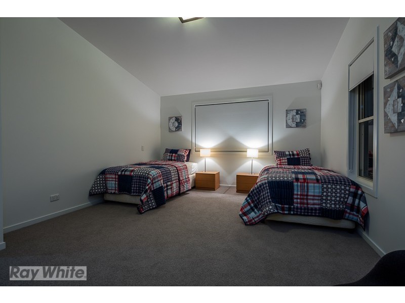 20 Little Shore Street, Raby Bay QLD 4163