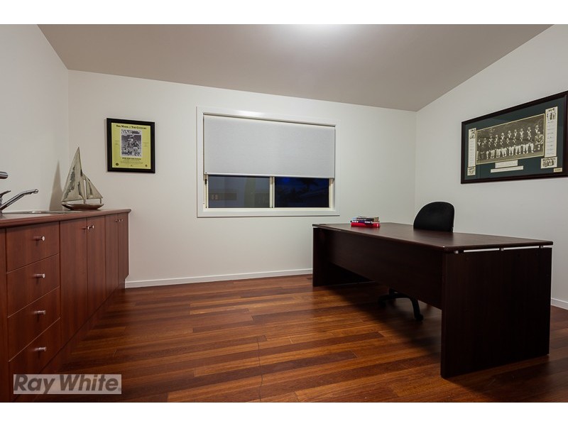 20 Little Shore Street, Raby Bay QLD 4163