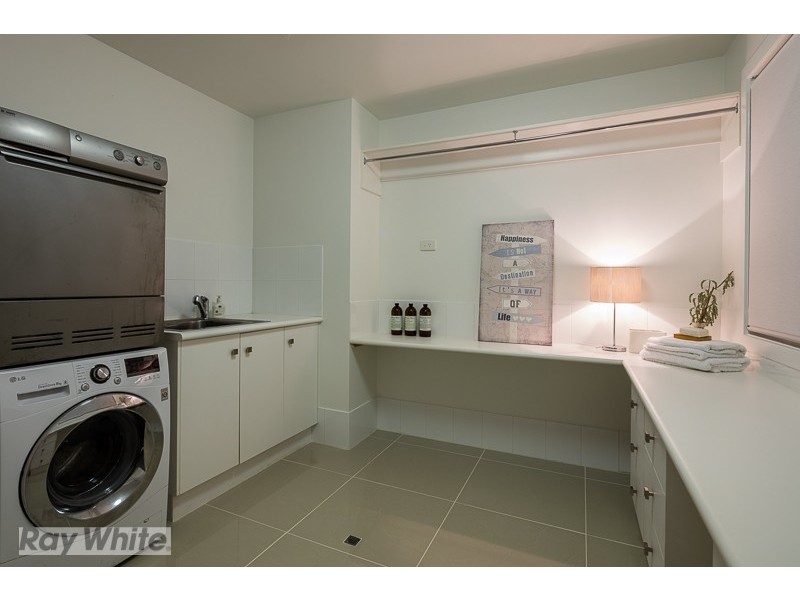 20 Little Shore Street, Raby Bay QLD 4163