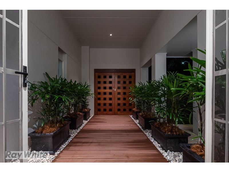 20 Little Shore Street, Raby Bay QLD 4163