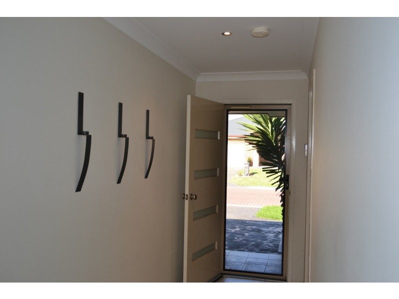 12 Bayview Avenue, Haywards Bay NSW 2530