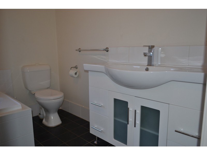 12 Bayview Avenue, Haywards Bay NSW 2530