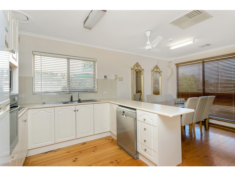 28 Kalgoorlie Avenue, Port Noarlunga South SA 5167