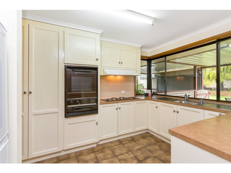 41 Rogana Crescent, Hallett Cove SA 5158