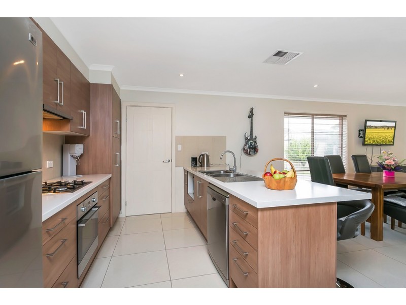 4 Razor Avenue, Aldinga Beach SA 5173