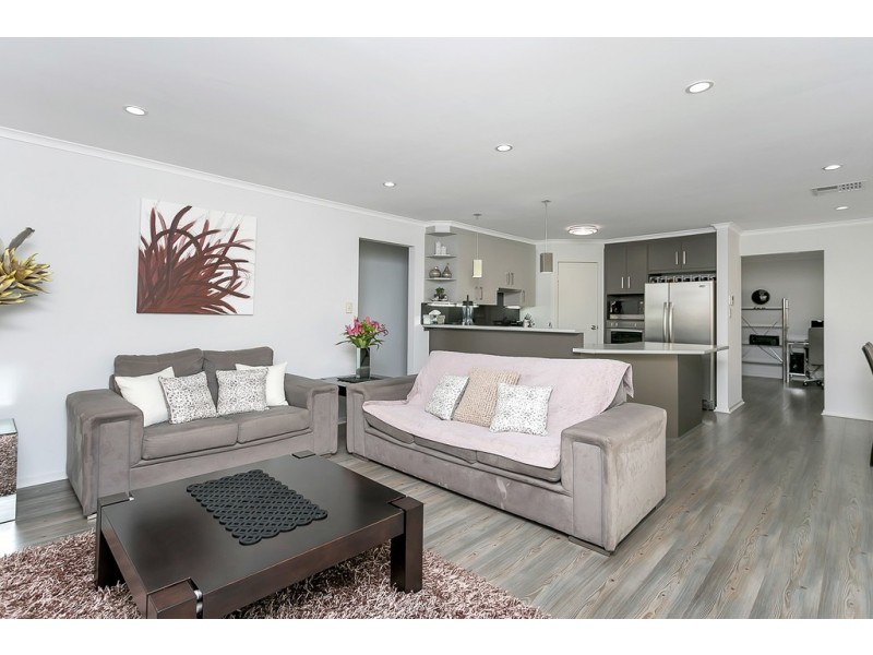 12 Cairns Way, Seaford Rise SA 5169