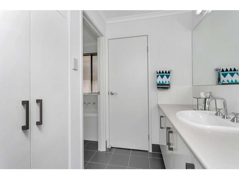 12 Cairns Way, Seaford Rise SA 5169