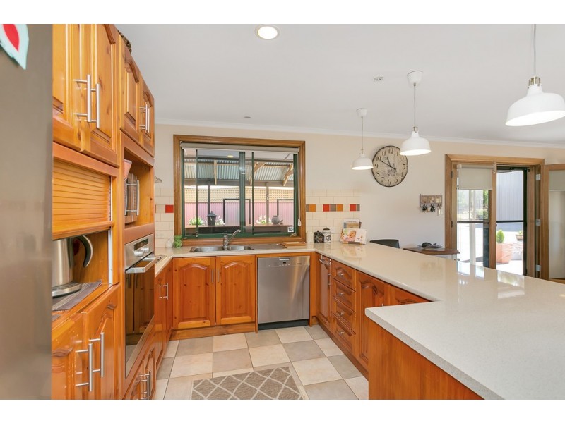 2 Crowsnest Place, Seaford Rise SA 5169