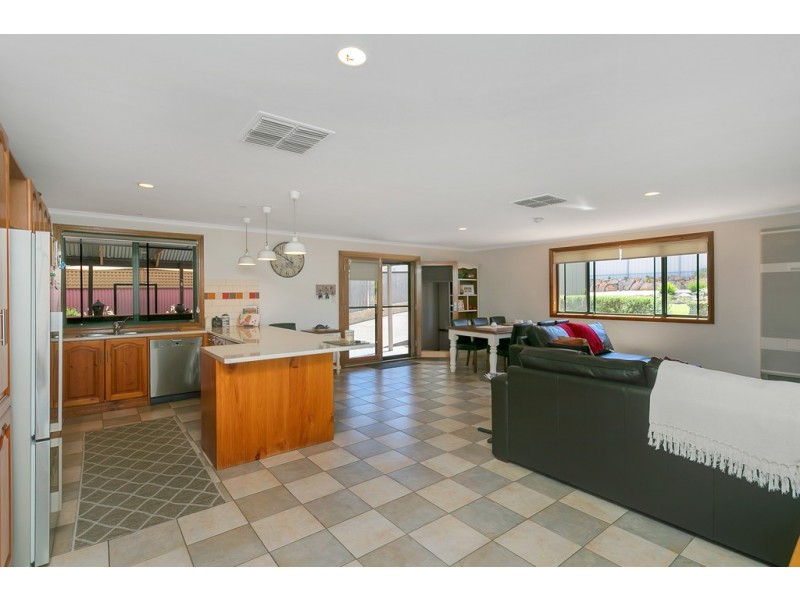 2 Crowsnest Place, Seaford Rise SA 5169