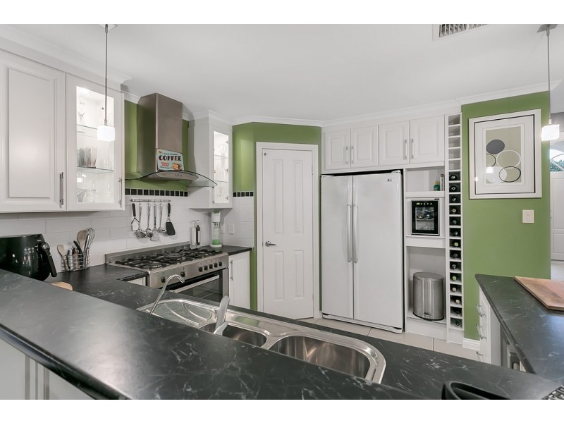 17 Esperance Boulevard, Seaford Rise SA 5169