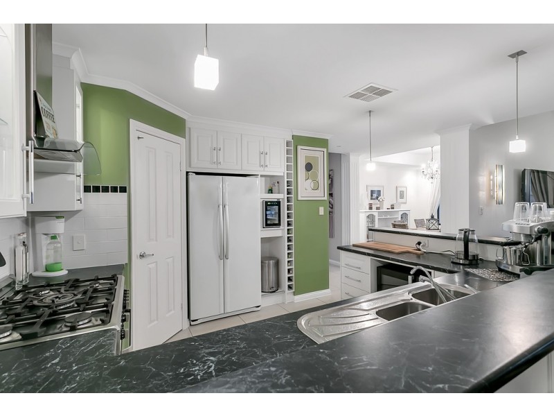 17 Esperance Boulevard, Seaford Rise SA 5169