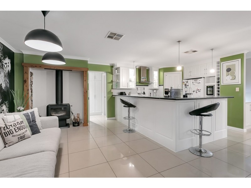 17 Esperance Boulevard, Seaford Rise SA 5169