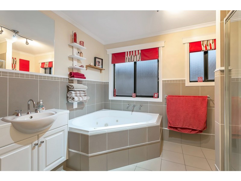 17 Esperance Boulevard, Seaford Rise SA 5169