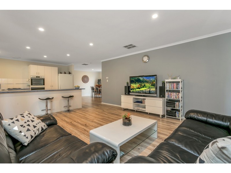 5 Chamberlain Drive, Christie Downs SA 5164