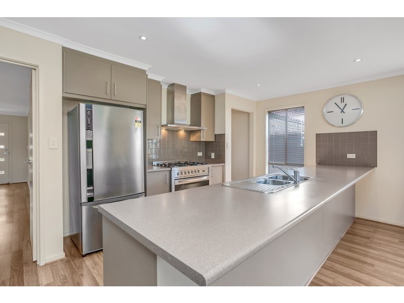 11 Esperance Boulevard, Seaford Rise SA 5169