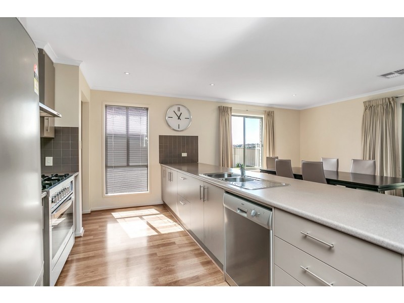 11 Esperance Boulevard, Seaford Rise SA 5169
