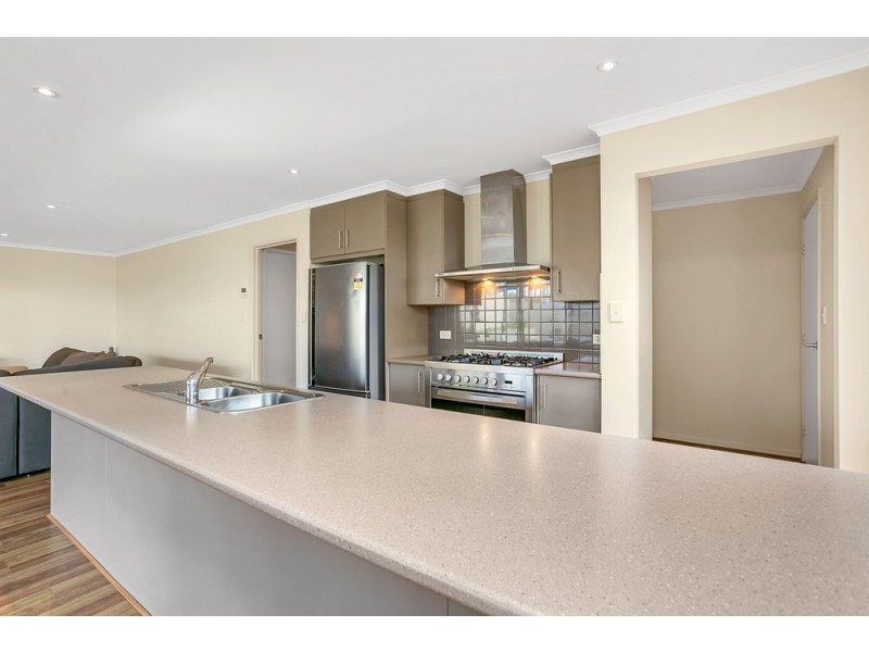 11 Esperance Boulevard, Seaford Rise SA 5169
