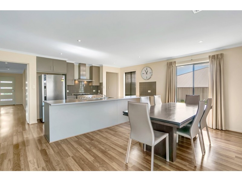 11 Esperance Boulevard, Seaford Rise SA 5169