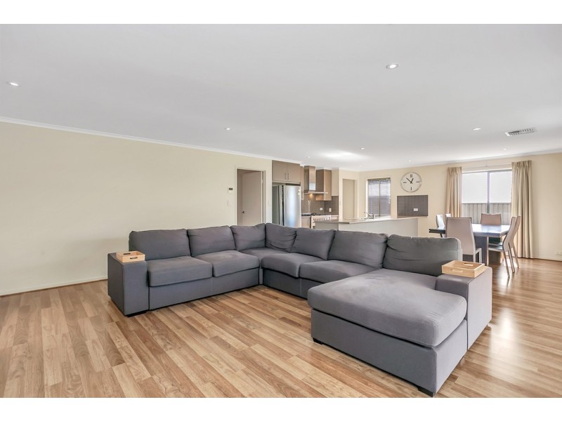 11 Esperance Boulevard, Seaford Rise SA 5169