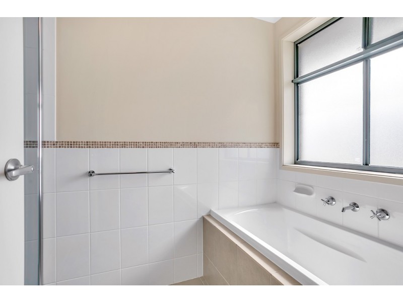 11 Esperance Boulevard, Seaford Rise SA 5169