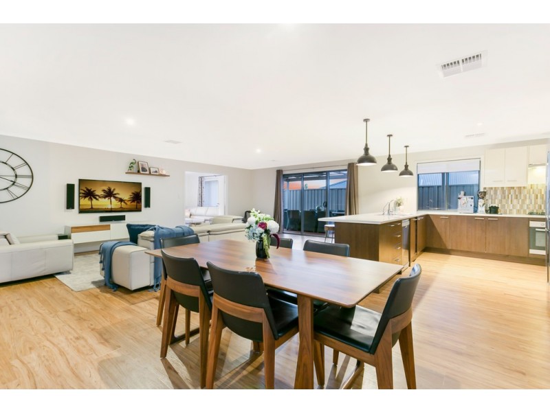 1 Manly Court, Seaford Rise SA 5169