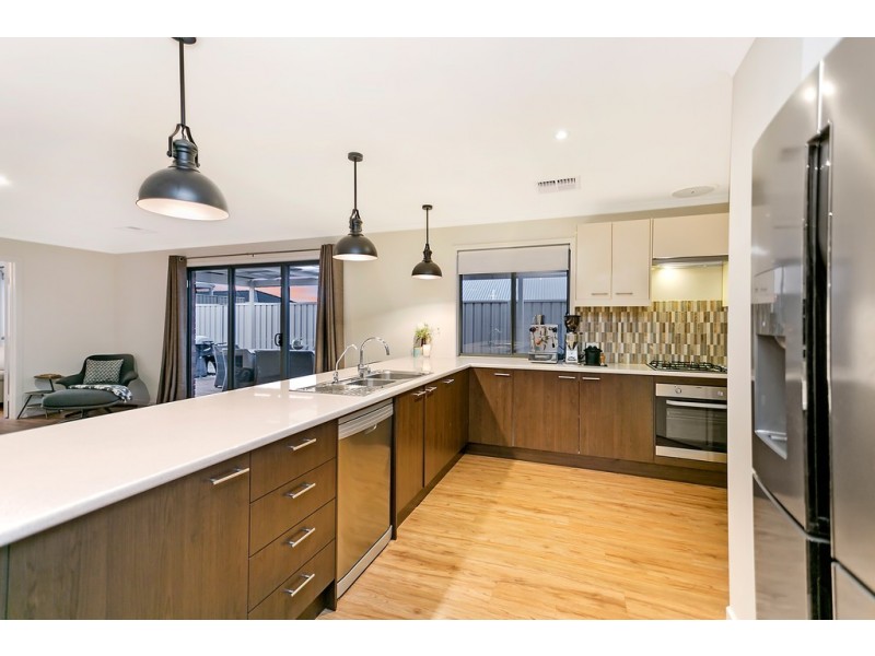 1 Manly Court, Seaford Rise SA 5169