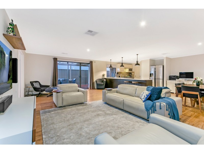 1 Manly Court, Seaford Rise SA 5169