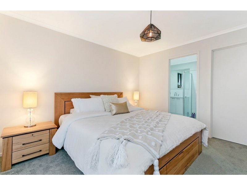 1 Manly Court, Seaford Rise SA 5169