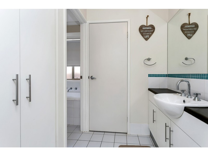 32 Albany Way, Seaford Rise SA 5169