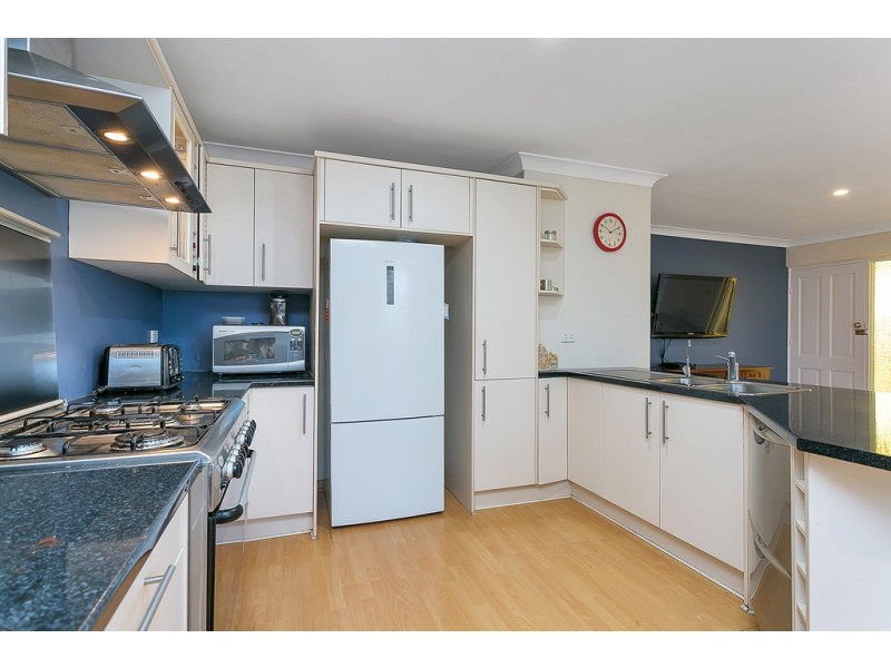 17 Lyndhurst Road, Seaford SA 5169