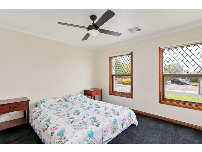 4 Mildara Close, Woodcroft SA 5162