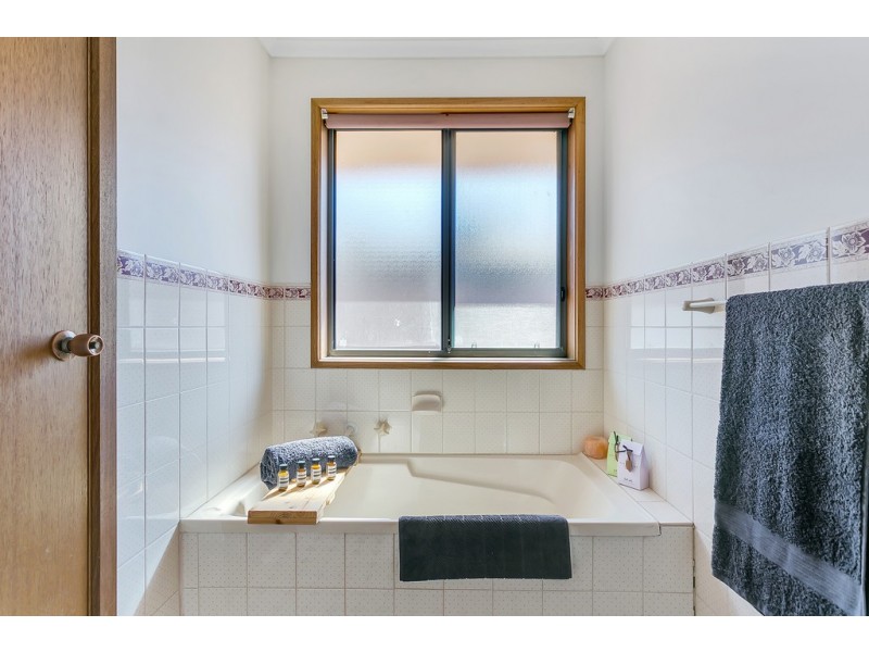 21 Paignton Close, Moana SA 5169
