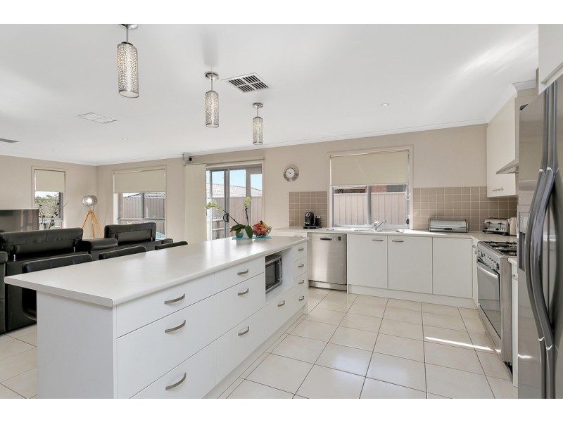 77 Esperance Boulevard, Seaford Rise SA 5169