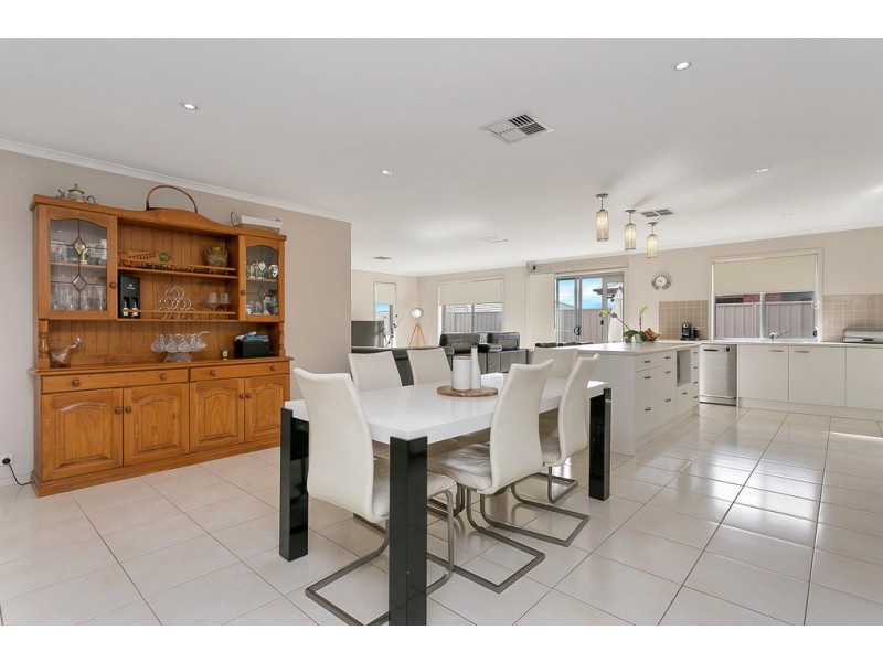 77 Esperance Boulevard, Seaford Rise SA 5169