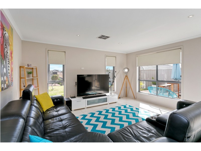 77 Esperance Boulevard, Seaford Rise SA 5169