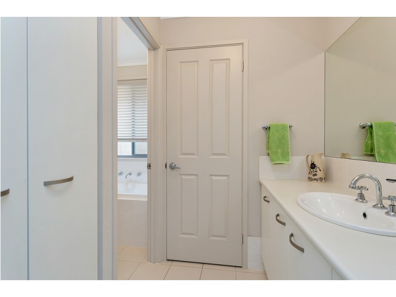 77 Esperance Boulevard, Seaford Rise SA 5169