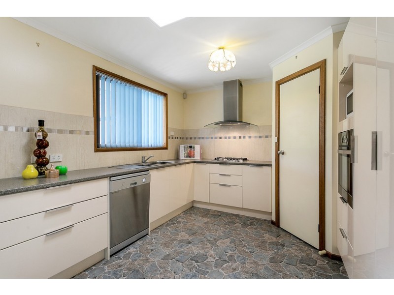 24 Mallard Crescent, Seaford Rise SA 5169