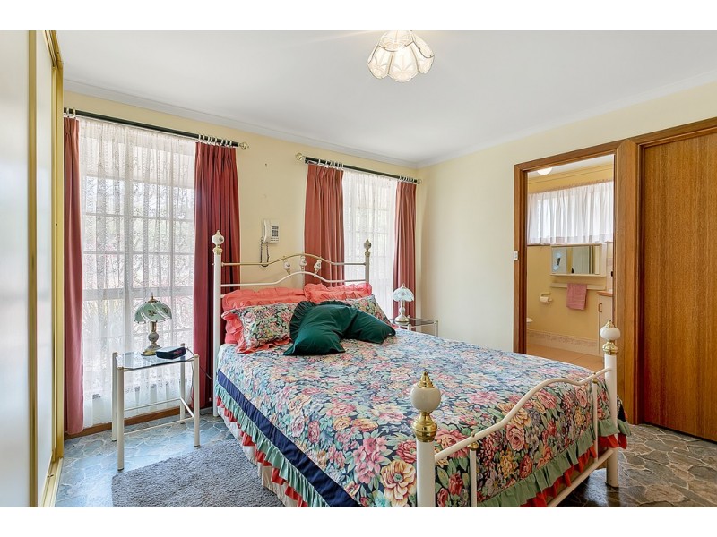 24 Mallard Crescent, Seaford Rise SA 5169