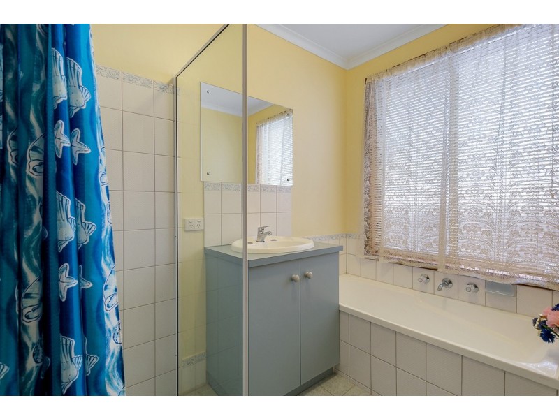 24 Mallard Crescent, Seaford Rise SA 5169