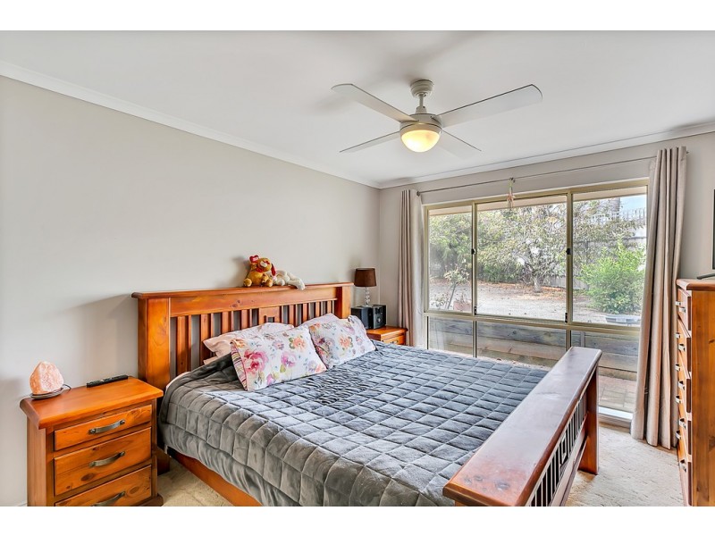 12 Paignton Close, Moana SA 5169