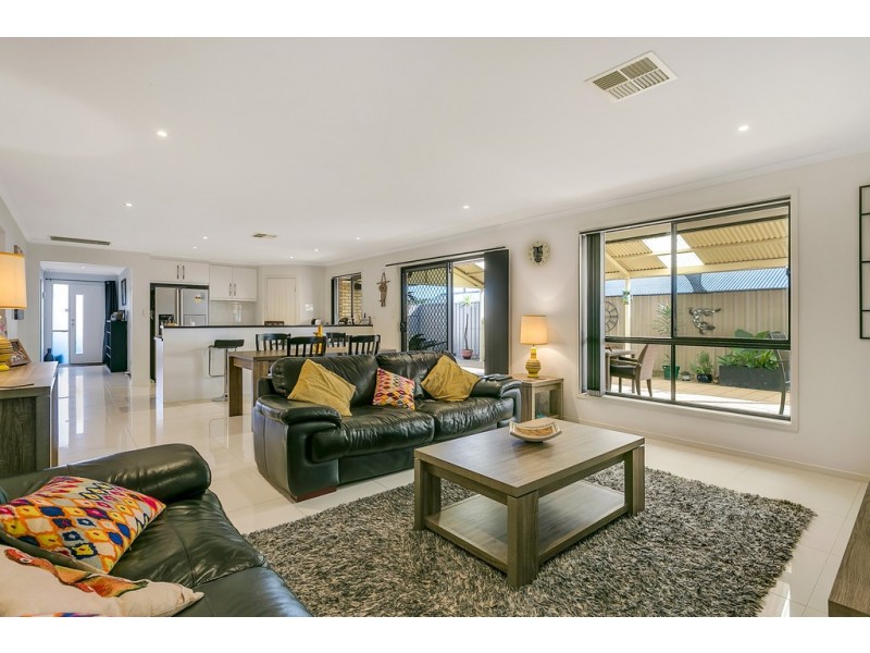 65 Esperance Boulevard, Seaford Rise SA 5169