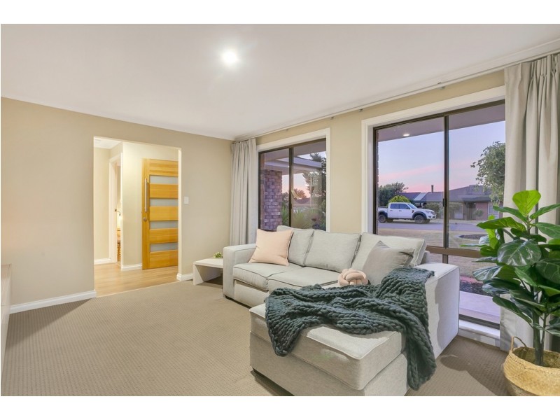 45 Neeangarra Crescent, Hallett Cove SA 5158