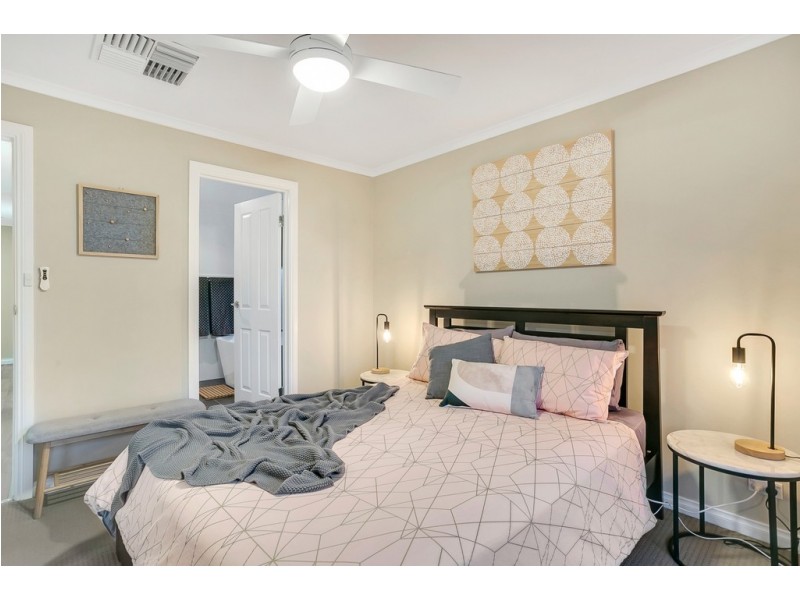 45 Neeangarra Crescent, Hallett Cove SA 5158