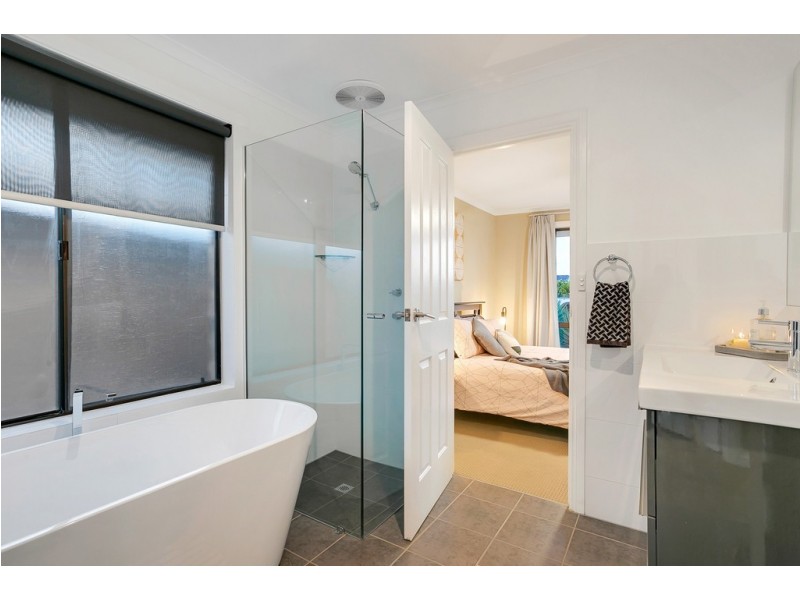 45 Neeangarra Crescent, Hallett Cove SA 5158