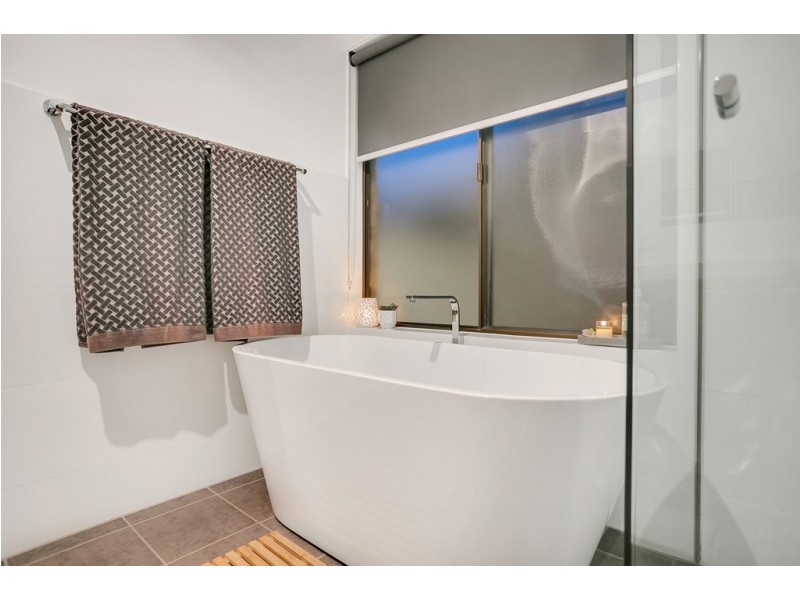 45 Neeangarra Crescent, Hallett Cove SA 5158