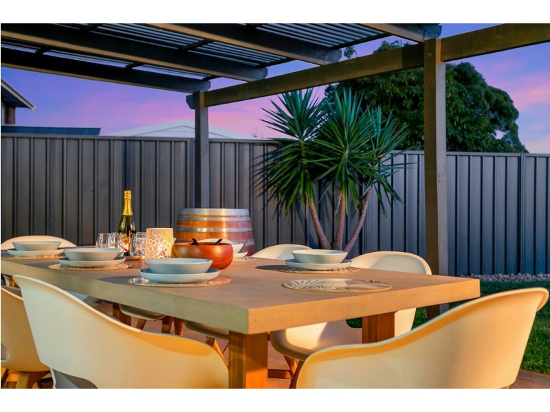 45 Neeangarra Crescent, Hallett Cove SA 5158