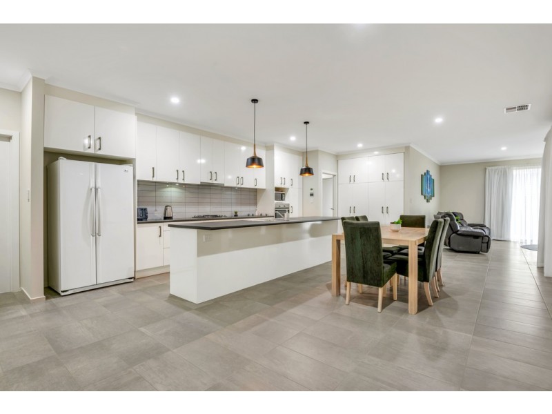 10 Teal Avenue, Moana SA 5169